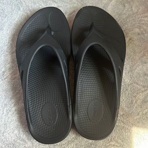 Oofos Black Sandals, barely worn